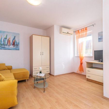 Apartments Mirjana * Central Location And Close To Beach ปูนัต ภายนอก รูปภาพ