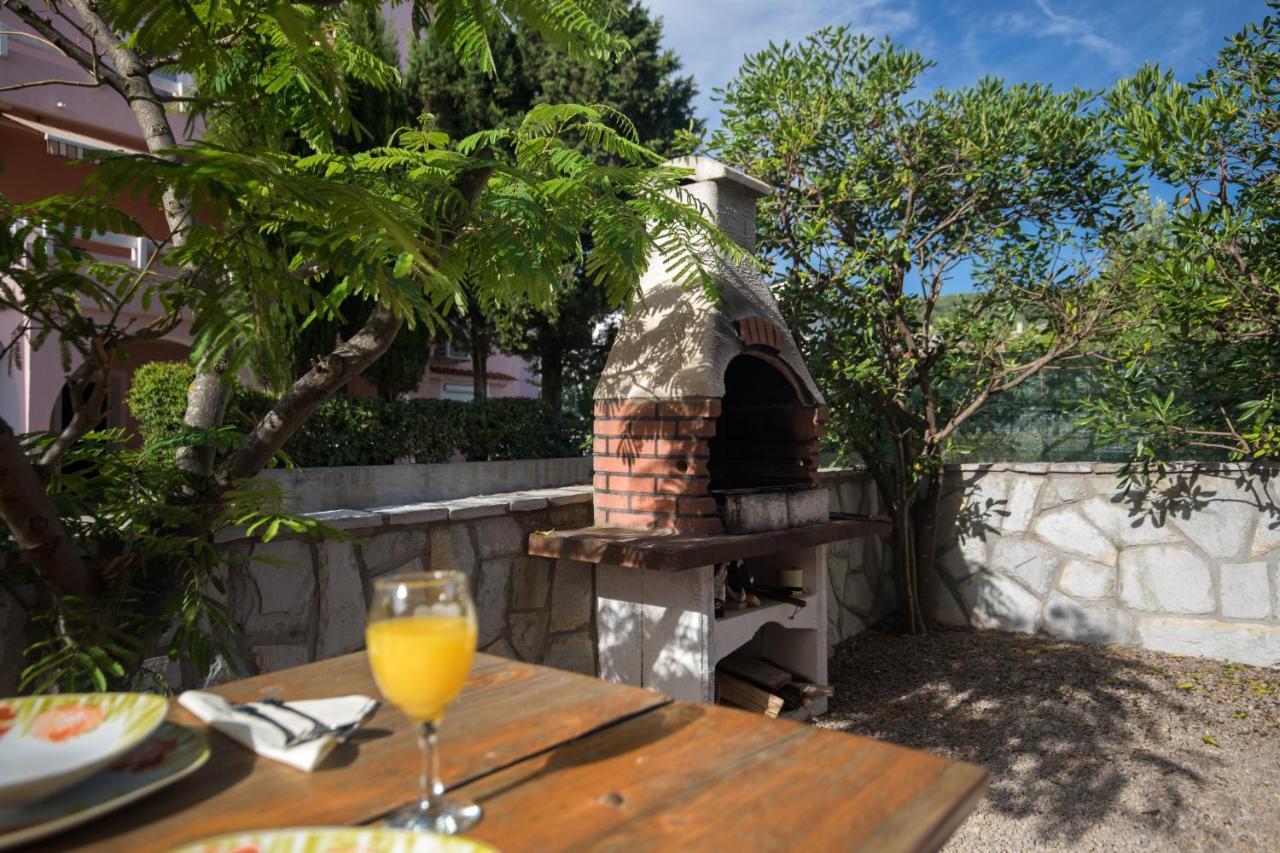 Apartments Mirjana * Central Location And Close To Beach ปูนัต ภายนอก รูปภาพ