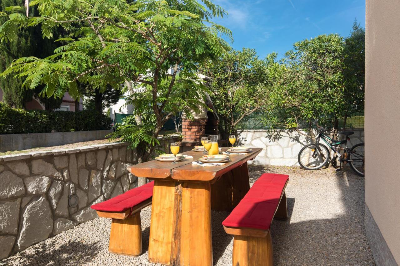 Apartments Mirjana * Central Location And Close To Beach ปูนัต ภายนอก รูปภาพ
