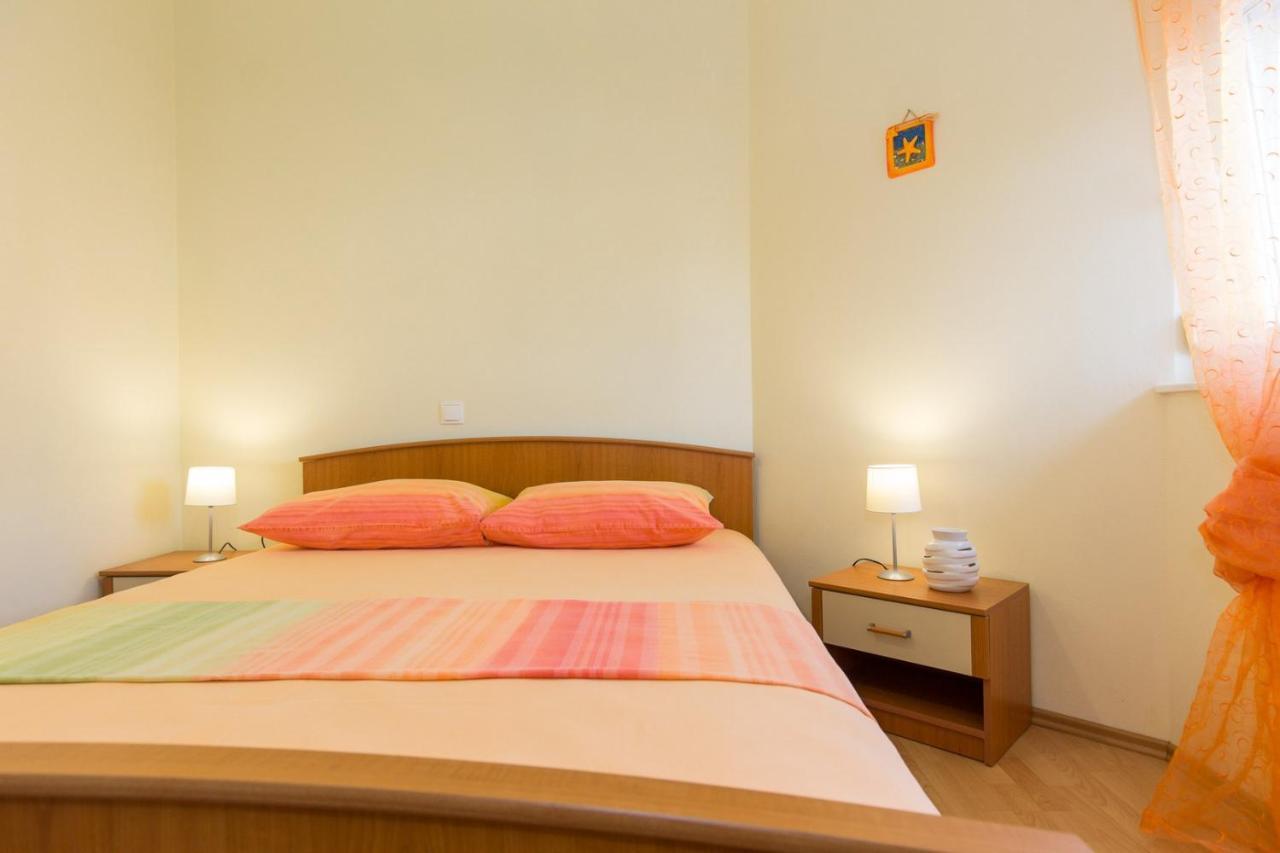 Apartments Mirjana * Central Location And Close To Beach ปูนัต ภายนอก รูปภาพ