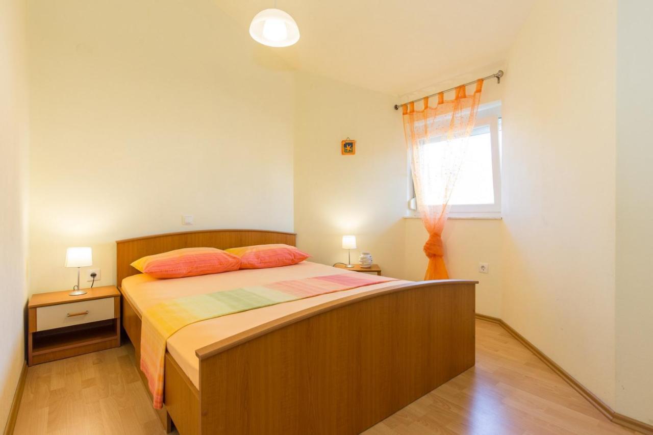 Apartments Mirjana * Central Location And Close To Beach ปูนัต ภายนอก รูปภาพ