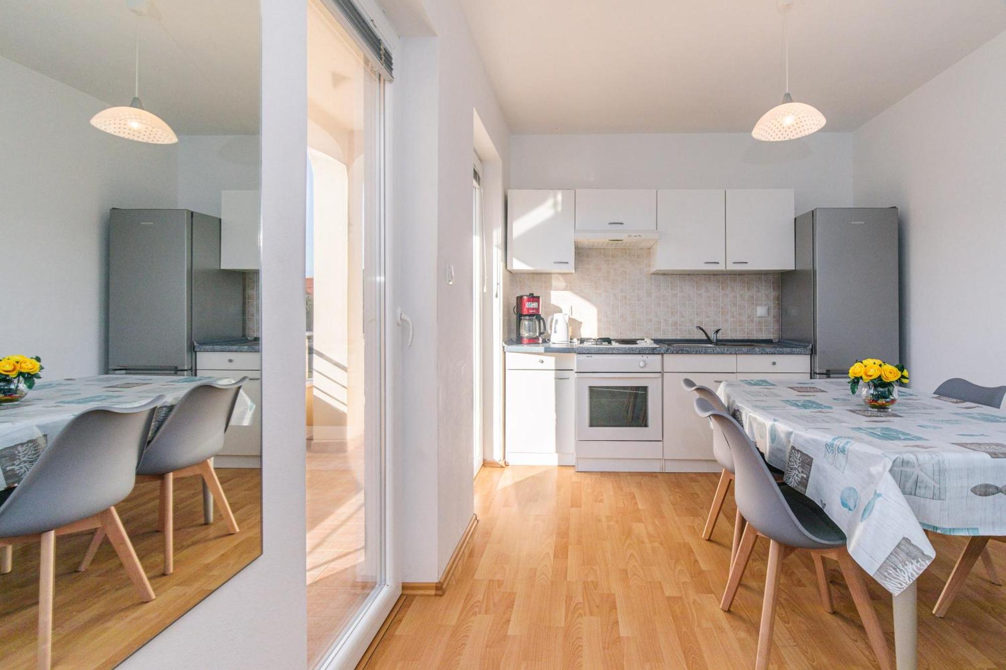 Apartments Mirjana * Central Location And Close To Beach ปูนัต ภายนอก รูปภาพ