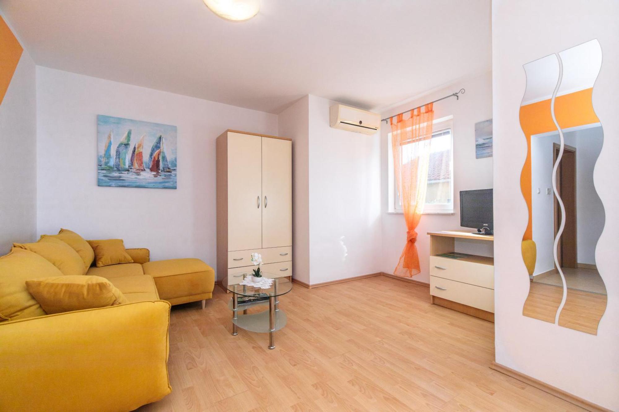 Apartments Mirjana * Central Location And Close To Beach ปูนัต ภายนอก รูปภาพ